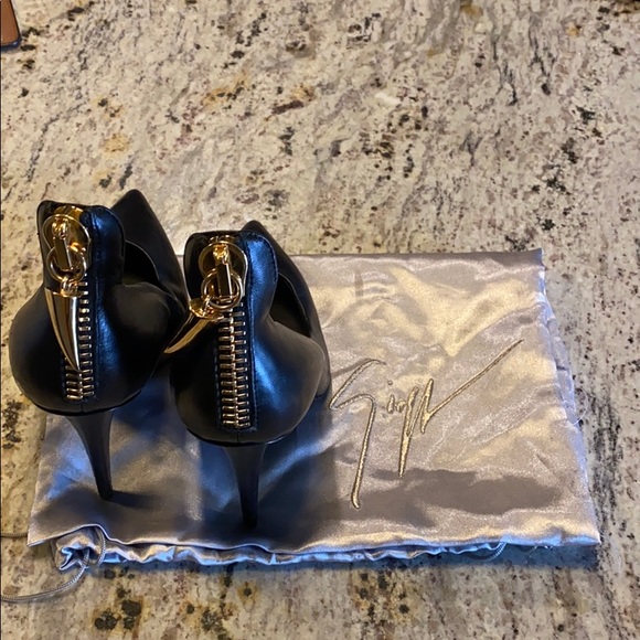 Giuseppe Zanotti Black Shark Tooth Zipper Pumps - Picture 2 of 8